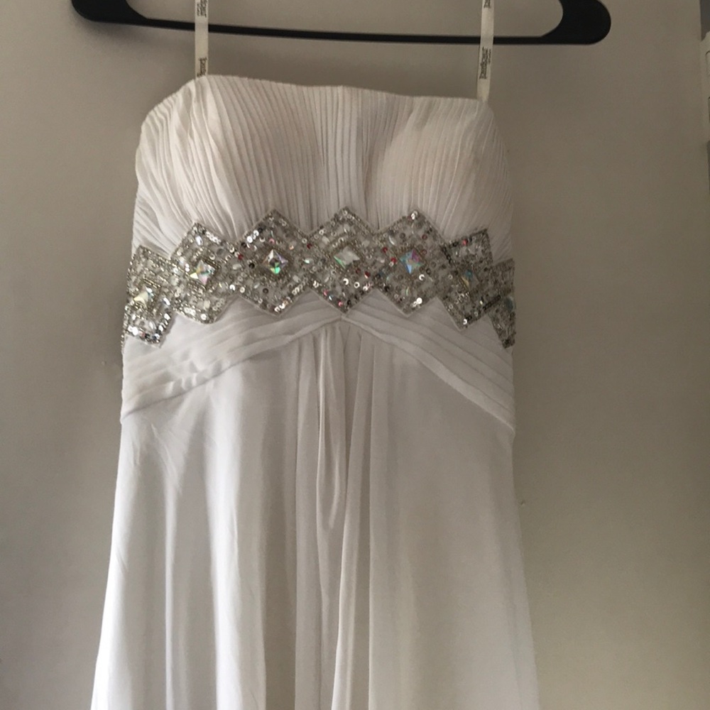 Tony Bowls Size 6 White Dress, for 5’2-5’5 w/ flat